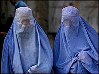 برقع پہنے خواتین