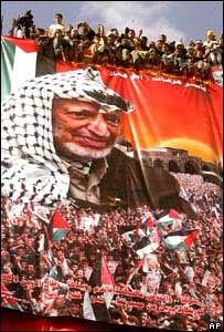 Cartaz mostrando Yasser Arafat durante a manifestação em Gaza