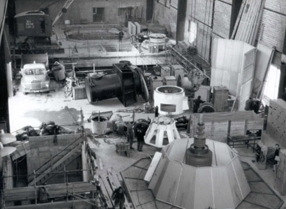 Adeiladu'r Neuadd Dwrbein