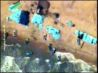 Sri Lanka açıklarında yağmalanan bir gemi