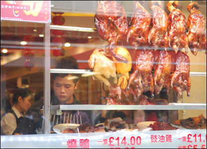 Qua lớp kính một nhà hàng