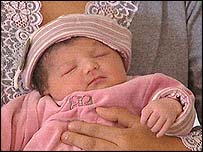 Tamara Touirat nasceu depois que sua mãe teve tecido ovariano congelado há 7 anos