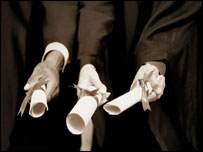 英国大学毕业生工作机会增多，起薪增加