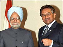 صدر پرویز مشرف اور بھارتی وزیرِ اعظم من موہن سنگھ