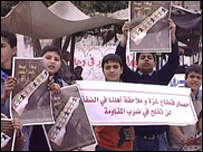 Palestinas em protesto em Gaza