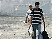 ساکنان بيروت خانه های خود را ترک می کنند