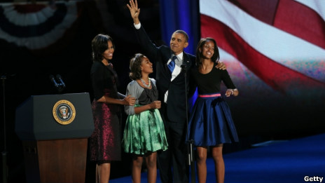 奧巴馬獲勝連任後與家人在一起(06/11/2012)