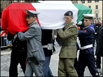 Rakev s ostatky Nicoly Calipariho