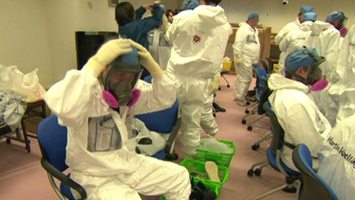 记者傅东飞(中)在日本大地震两周年之际前往福岛参观。