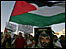 ग़ज़ा से यहूदी बस्तियाँ हटने पर ख़ुशी मनाते फ़लस्तीनी