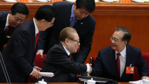 Ôn Gia Bảo trò chuyện với Giang Trạch Dân tại Đại hội 18