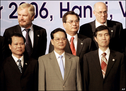 Thủ tướng Nguyễn Tấn Dũng tại hội nghị các bộ trưởng tài chánh trước APEC.