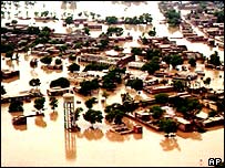 سیلاب سے لگ بھگ تیس ہزار لوگ متاثر ہوئے ہیں