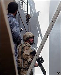 Basra'daki İngiliz askerleri