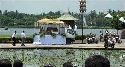 Body taken to parliament (photo Elmo Fernando)
