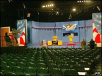 Televizyon tartışmasının yapılacağı salon