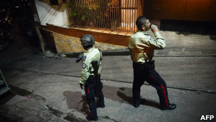 Policiais patrulham ruas de Caracas