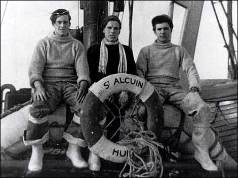 Trawlermen at sea 470