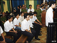 Các cầu thủ bị xử tại tòa