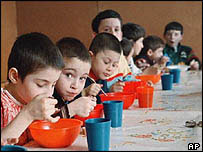 کودکان در يتيم خانه ای در چچن