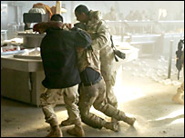 Saldırıda yaralanan bir asker