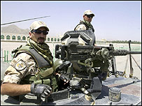 سربازان ايتاليايی عضو آيساف در حال گشت زنی در کابل