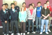 Gyda chyfeillion o Siapan