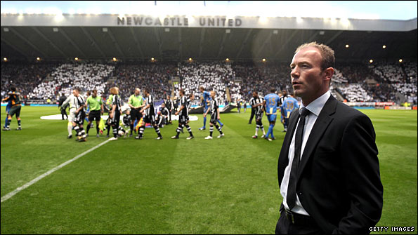 Alan Shearer looks forlorn after Newcastle's defeat against Portsmouth