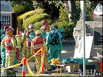 Bombeiros fazem uma busca na embaixada da Indonésia, em Camberra, na semana passada