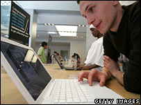 یک کاربر با سیستم مک