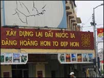 Tranh cổ động tại Bờ Hồ, Hà Nội