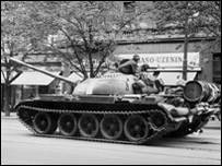 Sovětské tanky v Praze