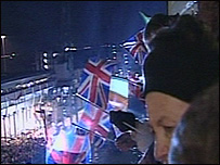 QE2's passengers waving goodbye
