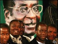 جوانان عضو زانو پی اف در جلسه حزبی