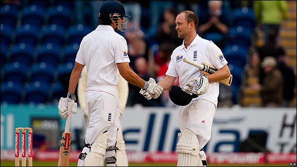 Alastair Cook (left) and Jonathan Trott