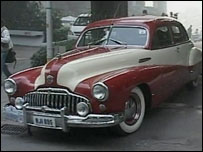 Carro antigo na Índia