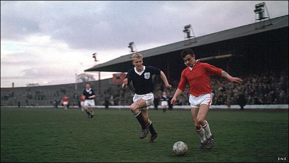 Dundee's Ian Ure closes in on Third Lanark's Alex Harley