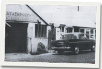 Hen lun Llanfachraeth Service Station