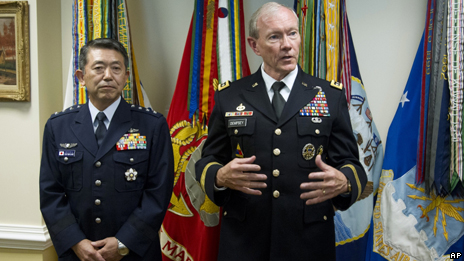 日本自衛隊統合幕僚長岩崎茂與美國參謀長聯席會議主席馬丁·登普西（23/08/2012）