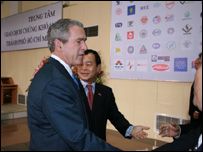 Ông Bush ở Trung tâm chứng khoán TP. HCM
