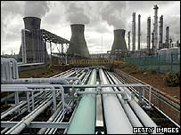 Các nhà máy lọc dầu đang phải hoạt động hết công suất