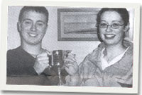 Euros Lake a Bethan Angharad yn derbyn cwpan Robin Gwynant.