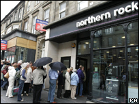 Trước một chi nhánh của Northern Rock 