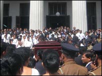 Crowd gathered to murdered high court judge Sarath ambepitiya's funeral