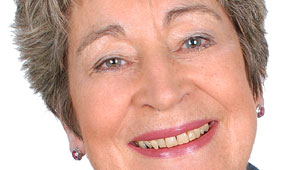 Beti George - cyflwyno Tocyn Wythnos ar y radio bob nos