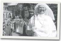 Delme Evans yng ngwisg yr Arwyddfardd