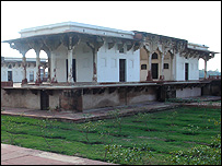 Бобур Ромбоғидаги шийпон