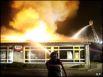 Hasiči likvidují požár muslimské školy v Udenu