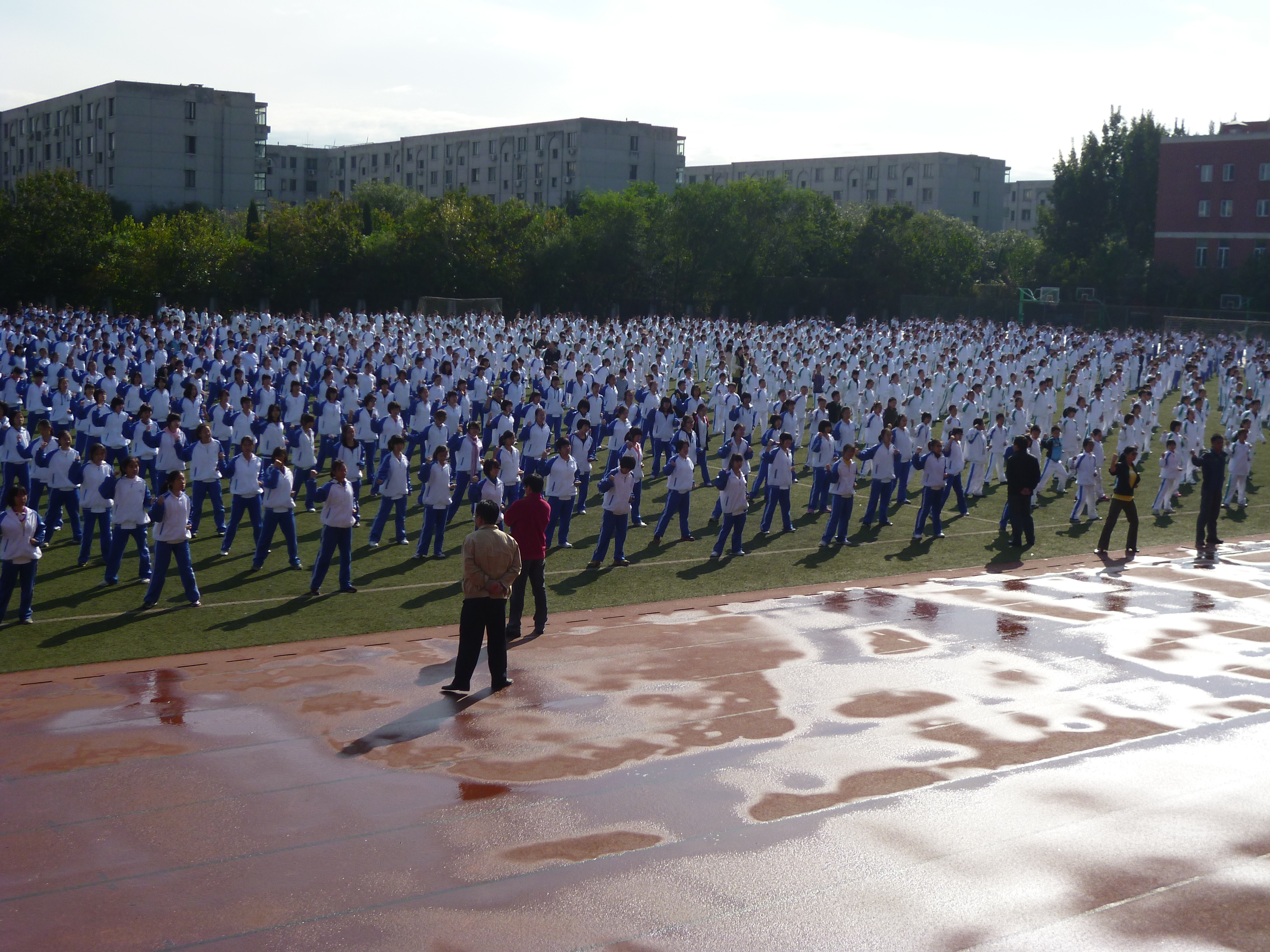 Pupils in Beijing exercise 