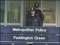 Delegacia de polícia em Londres